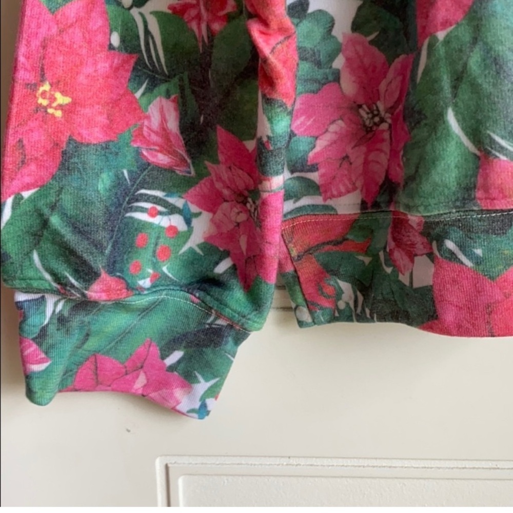 NWT WILDFOX Island Holiday Poinsettia Sommers Christmas Pullover Sweatshirt S - Picture 7 of 7